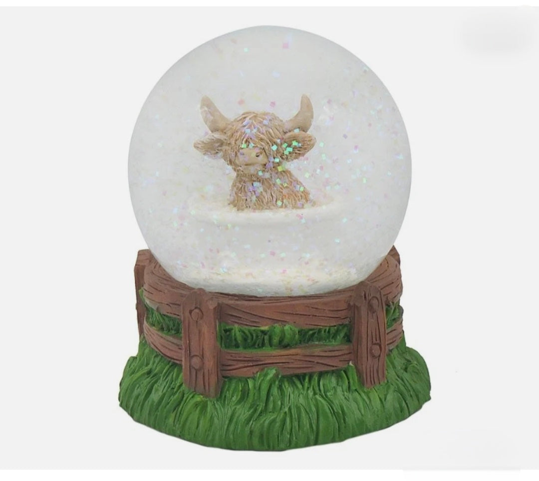 Highland Cow Glitter Snow Globe