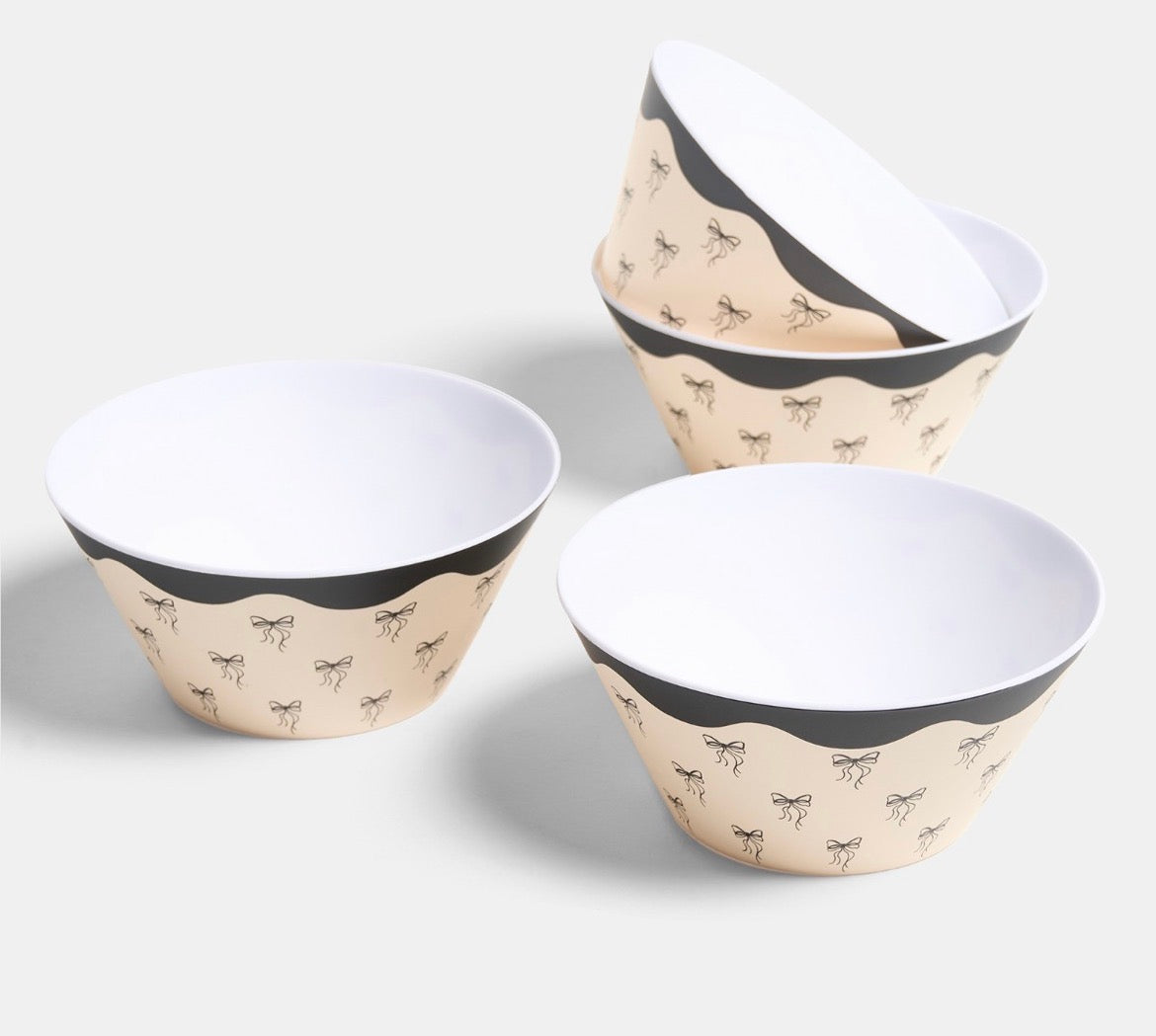 4 Plastic Picnic Bowls