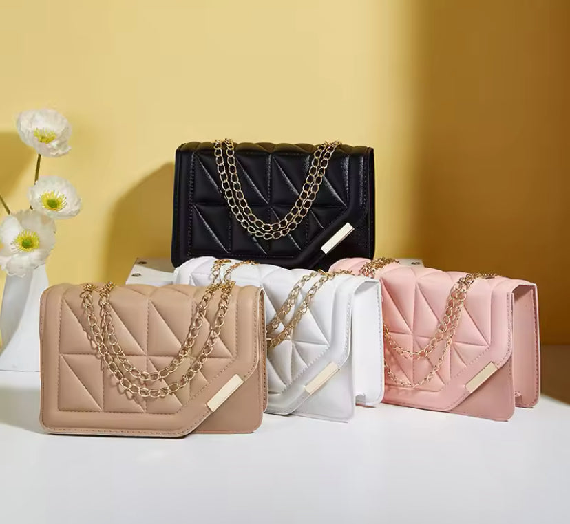 Patterned Handbag With Chain