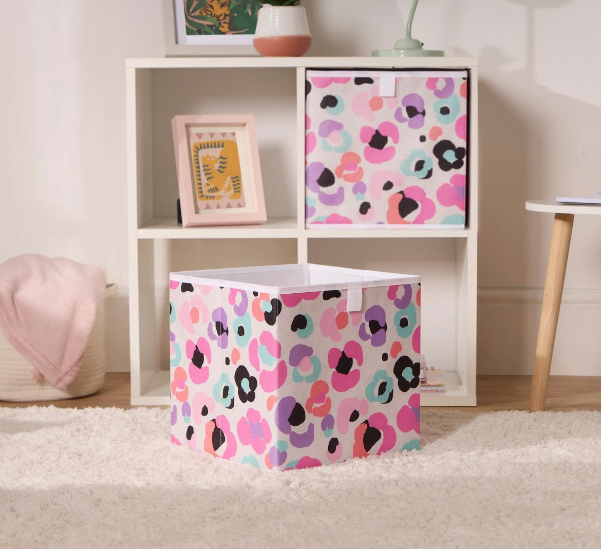 2 Storage Cubes